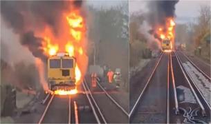 Tren cuprins de flăcări pe liniile de cale ferată