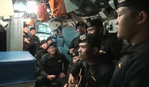 Video emoţionant cu echipajul de pe submarinul indonezian scufundat în Marea Bali, surprins în timp ce cânta: "Ne vedem mai târziu"