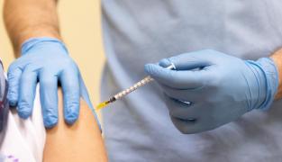 Aproape 160 de milioane de doze de vaccinuri COVID-19 au fost administrate în SUA