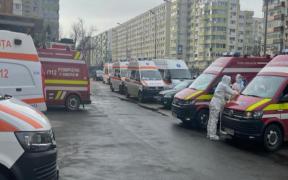 Imaginea dură a României de astăzi: Cozi de salvări în faţa spitalelor Covid. Vlad Voiculescu: Nu, nu sunt parcări de ambulanțe
