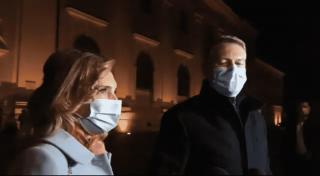Klaus Iohannis, alături de soția sa Carmen Iohannis, la slujba de Înviere