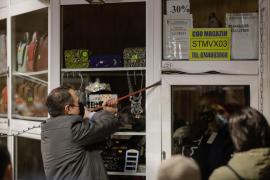 Evacuare cu scandal la metrou: Sindicaliștii și proprietarii s-au certat cu Radu Mihaiu. Directorul Metrorex a încercat să deschidă un chioşc cu ranga