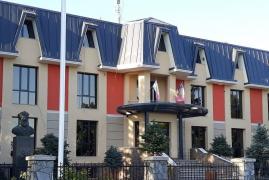 Viceprimarul din Brazi, acuzat că trimite filmulețe explicite pe grupul de Whatsapp al Consiliului Local, în timpul şedinţelor