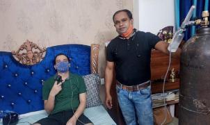 Devendra Kumar Rai  (tricou negru) şi Rajan Kumar Singh (tricou verde)