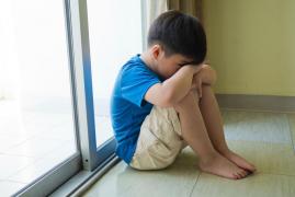 Copilul ucis în bătaie de mama lui a fost dat în plasament după naştere. A fost reintegrat în familia biologică la cererea celei care avea să-i ia viaţa