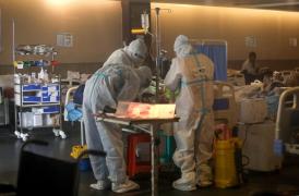 Medicii din India lucrează într-un spital Covid-19