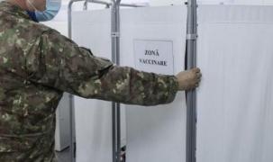 Militar acuzat că le cerea oamenilor să-i cumpere băutură, într-un centru de vaccinare din Craiova