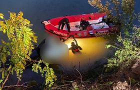 Un șofer băut a căzut cu mașina într-un lac, în Maramureș, pasagerul din dreapta s-a înecat