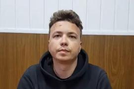 Primele imagini cu jurnalistul Roman Protasevici în arest