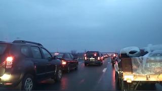 Un camion a făcut prăpăd pe autostrada A1 București-Pitești. A spulberat trei maşini pe banda de urgenţă, o persoană a murit