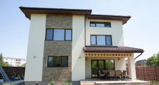 Tencuiala decorativă trebuie aplicată de un singur specialist