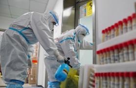 Joe Biden cere spionilor americani un nou raport despre originea SARS-CoV-2. SUA nu exclud complet un accident de laborator