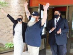 Eliberarea din închisoare a bărbatului, motiv de bucurie pentru apropiaţi