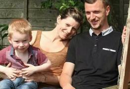 Gina, alături de Toby și fiul lor, Milo