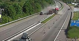 Un şofer român de TIR a murit într-un cumplit accident rutier, chiar sub ochii poliţiştilor de la circulaţie, în Cehia - VIDEO
