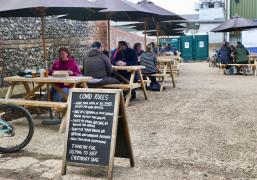 Marea Britanie ar putea renunța la regula distanţării fizice de pe 21 iunie. Anunțul făcut de Boris Johnson