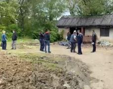 Crimă într-o pălincie din Şomcuta Mare. Un bărbat a fost găsit înjunghiat cu două cuțite, în spate