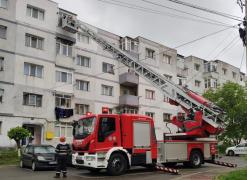 femeie scoasă cu macaraua ISU din baie, la Dorohoi