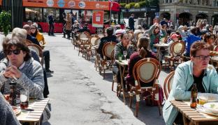 Analiză Bloomberg. Europa iese din lunga iarnă Covid