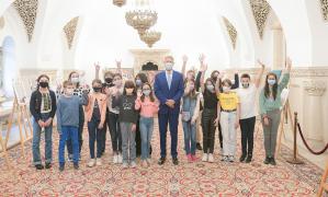 Klaus Iohannis, președintele României, alături de copii, de 1 iunie