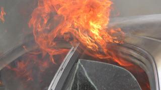 mașină în flăcări