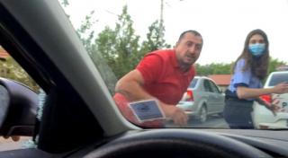 Doi dintre agresorii activistului din Buzău au fost arestați preventiv. Al treilea, cercetat sub control judiciar