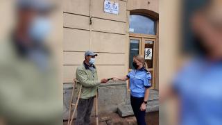 Gest nobil din partea unui sărman din Iași. Bărbatul a predat poliţiştilor un telefon extrem de scump, pe care l-a găsit în tren