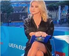 Clipul care a aprins imaginaţia fanilor de la EURO: celebra scenă din "Basic Instinct" a fost repetată, în direct, la RAI