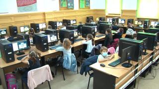 Tehnologia, un atu în procesul de predare-învățare. Webinarele le-au deschis dascălilor calea spre predarea modernă și interactivă