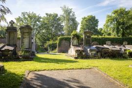 O fată de 14 ani și-a luat viața după ce a fost abuzată de 5 tineri într-un cimitir, în Belgia: Imagini înfiorătoare, puse pe internet