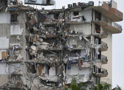 Cel puțin 100 de persoane sunt dispărute, după ce un bloc cu 12 etaje s-a prăbușit