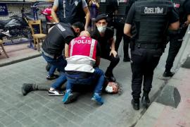 Poliţia turcă dispersează cu gaze lacrimogene un marş Gay Pride interzis la Istanbul şi arestează 20 de persoane