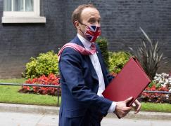 Ministrul Sănătăţii din Marea Britanie a demisionat. Oficialul fusese surprins sărutându-se cu amanta