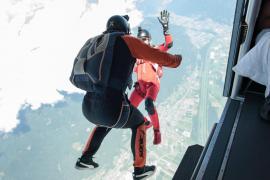 Un instructor de paraşutism şi un client au murit în Australia, după ce au căzut din avion înaintea unui salt cu paraşuta