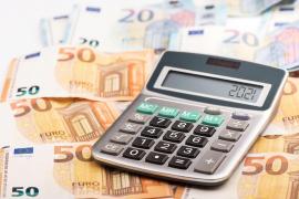 Euro va depăși pragul psihologic de 5 lei. Prognoza analiştilor: ce scumpiri va aduce