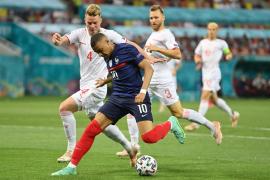 Apărarea Elveţiei l-a redus la tăcere pe superstarul Mbappe