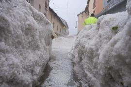 Groază pe străzi, într-un oraş din Franţa. Strat de gheaţă de peste jumătate de metru, în Plombières-les-bains