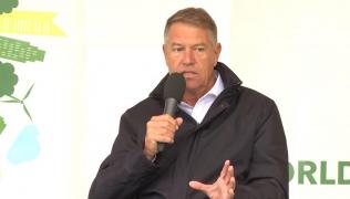 Klaus Iohannis: Sunt prea puţine piste pentru biciclişti şi împarţi banda cu şoferi nemulţumiţi. Orașele noastre au devenit imense parcări
