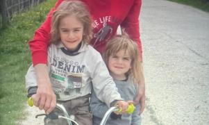 Cei doi frați dispăruți de aseară în Caraș Severin au fost găsiți. Erau pe marginea DN6, la câțiva kilometri de casă