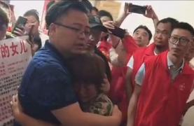 O mamă și-a îmbrățișat fiul pierdut după ce au fost răpiți și vânduți sclavi, în urmă cu 31 de ani, în China. ”Mulțumesc că m-ați ajutat să-mi găsesc copilul”