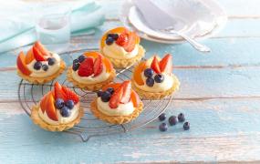 Cea mai simplă reţetă pentru tarta de vară cu fructe. Galerie foto cu procesul de preparare