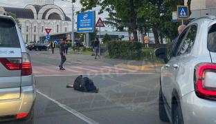 O femeie a căzut în mijlocul străzii, în Satu Mare, şi nimeni nu a oprit. "În altă ţară nu vezi aşa ceva"