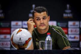 Granit Xhaka, în timpul unei conferințe de presă la Baku, în 2019