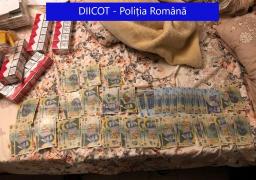 Un poliţist din Bistriţa era antemergătorul transporturilor de ţigări de contrabandă: procurorii DIICOT au destructurat reţeaua