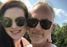 O tânără de 26 de ani s-a îndrăgostit iremediabil de un bărbat cu 42 de ani mai mare ca ea, în SUA: "Se comportă ca un adolescent în cea mai mare parte a timpului"