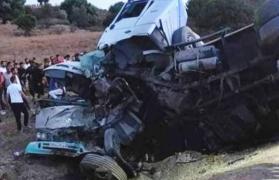 Cel puțin 18 morți, după ce un camion a intrat într-un autocar, în Algeria. Alte 11 persoane au fost rănite