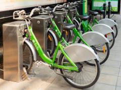 Un român reţinut, după ce a atacat cu un cutter un turist spaniol, în Paris. Cei doi s-au certat pentru o bicicletă