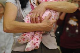 Un adolescent și-a aruncat de la etaj surioara abia născută, într-un bloc din Moscova. Copila a murit pe loc