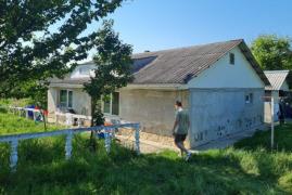 Clipe dramatice pentru doi soţi din Iaşi: S-au trezit în casă, noaptea, cu trei indivizi cu cagule pe faţă