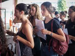 Elevi la examenul de Bac